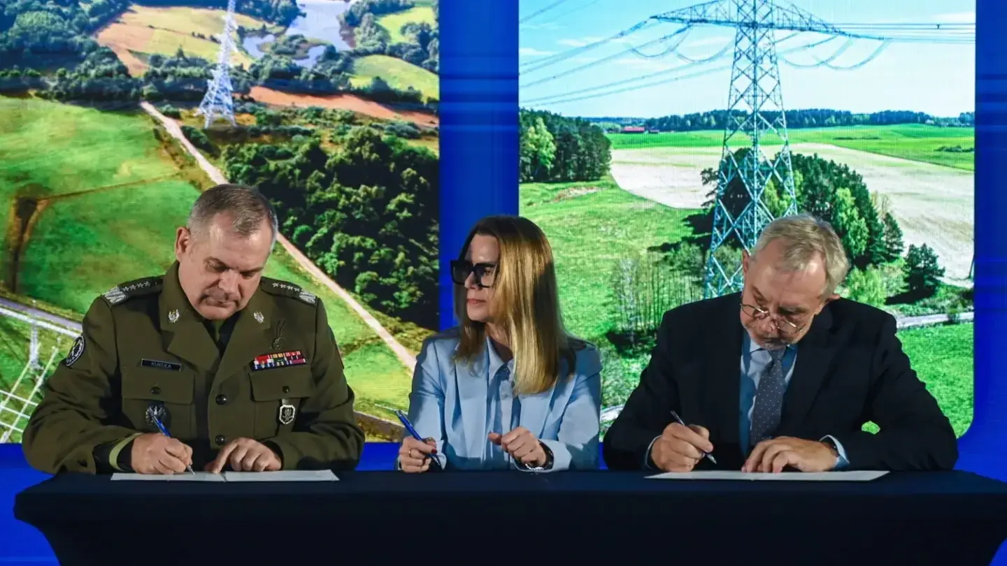 Quân đội Ba Lan ký thỏa thuận bảo vệ mạng lưới điện